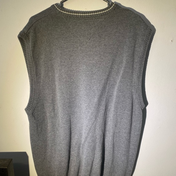 TOMMY HILFIGER grey thick knit sleeveless vest - Picture 3 of 4